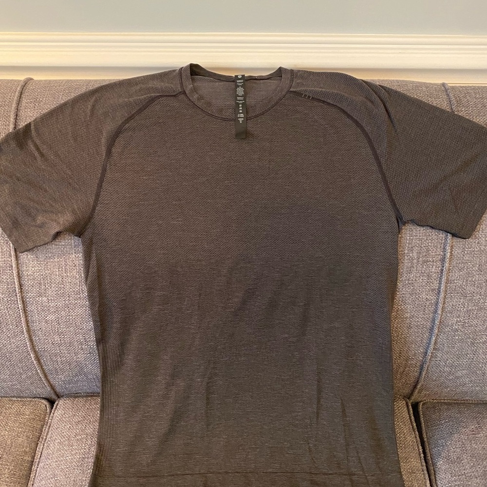 Lululemon short sleeve shirt